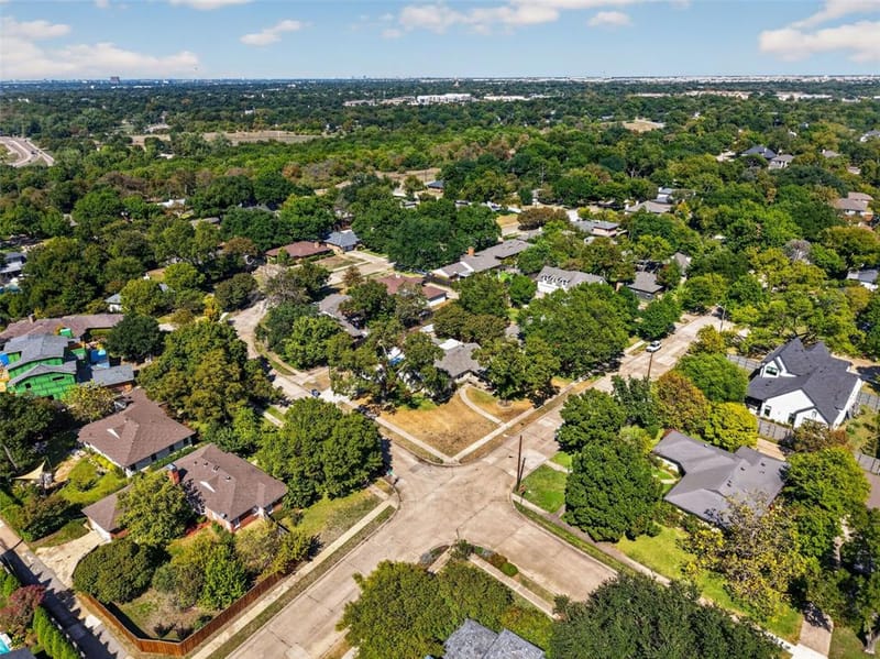 9733 Edgelake Drive, Dallas TX 75218 - Photo 38