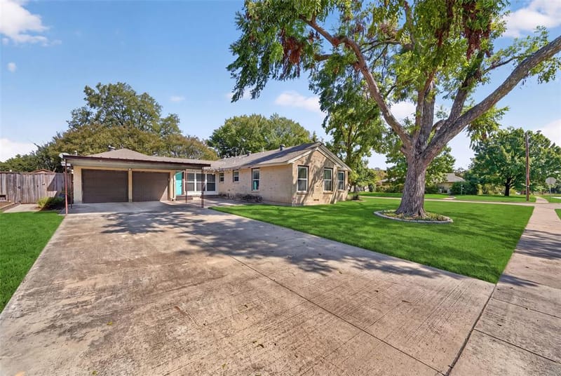 9733 Edgelake Drive, Dallas TX 75218 - Photo 10