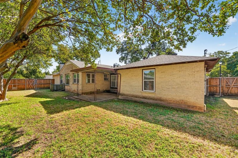 9733 Edgelake Drive, Dallas TX 75218 - Photo 33