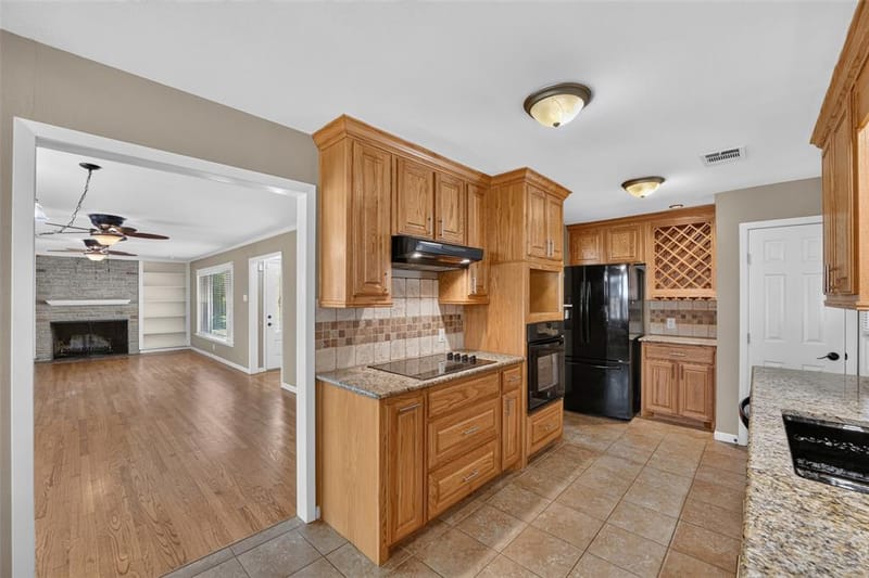 9733 Edgelake Drive, Dallas TX 75218 - Photo 18