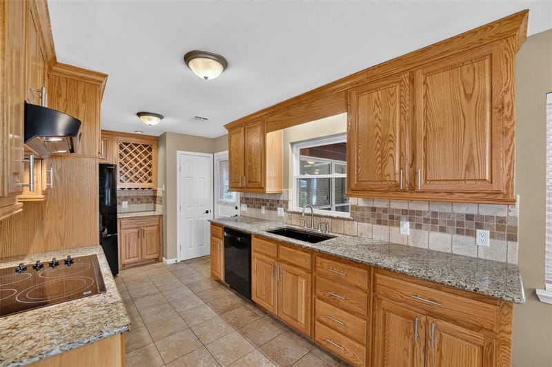 9733 Edgelake Drive, Dallas TX 75218 - Photo 4