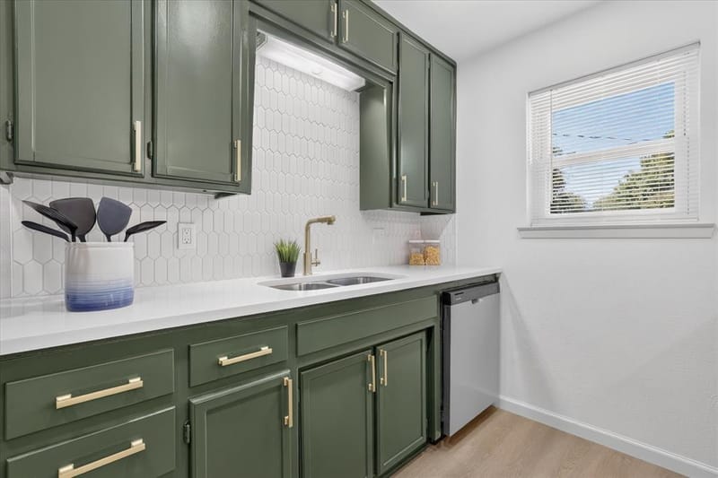 237 E Malone Avenue, Crowley TX 76036 - Photo 8
