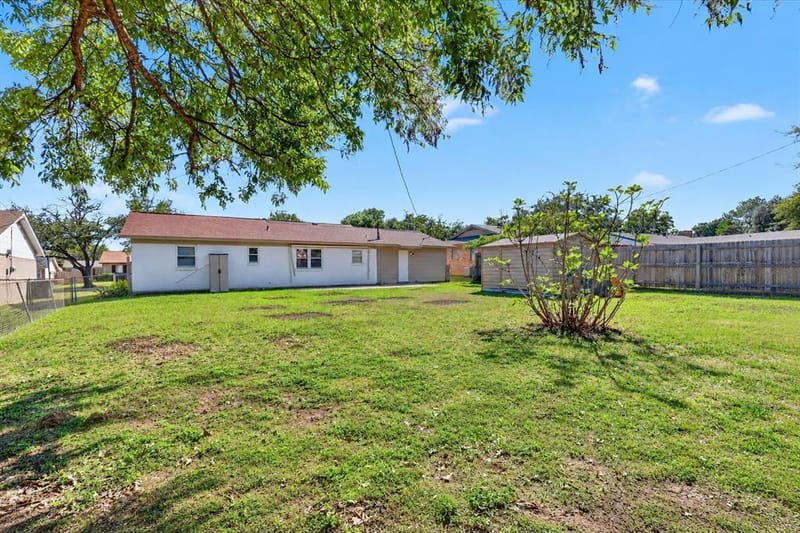 237 E Malone Avenue, Crowley TX 76036 - Photo 25