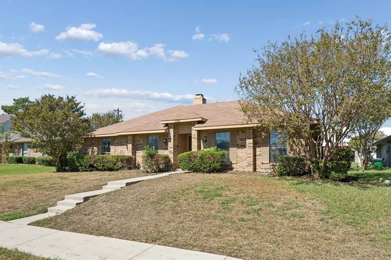 1721 Paxton Drive, Carrollton TX 75007 - Photo 2