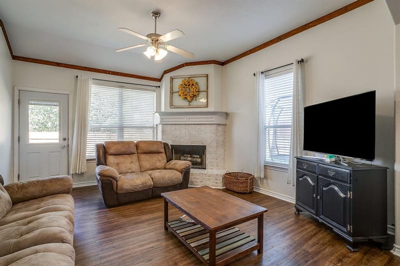 1236 Rosewood Court, Crowley TX 76036 - Photo 6