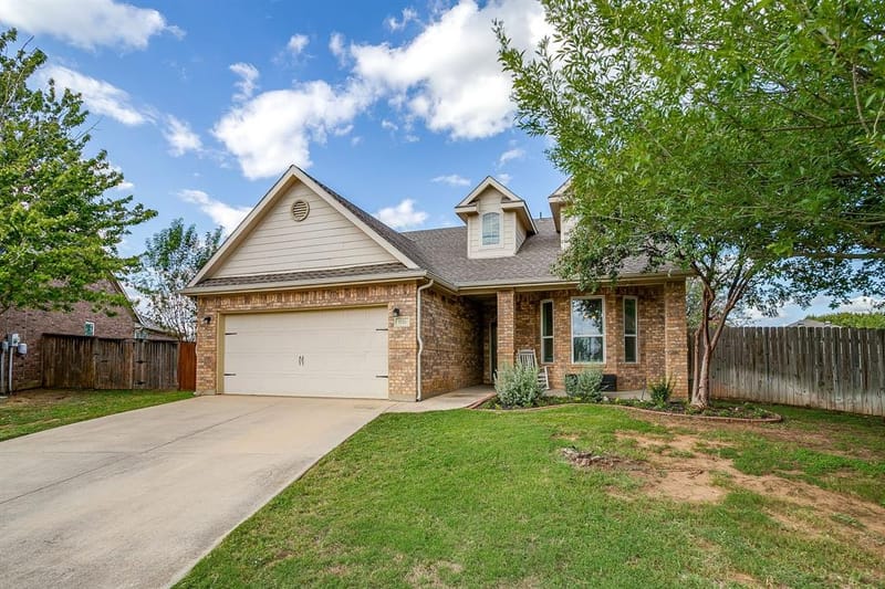 1236 Rosewood Court, Crowley TX 76036