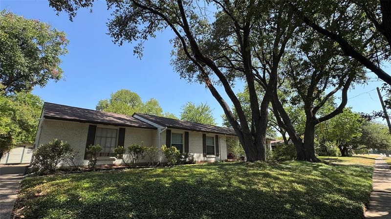 3543 Warick Drive, Dallas TX 75229 - Photo 5
