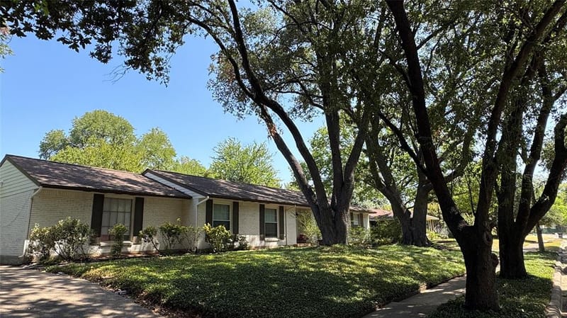 3543 Warick Drive, Dallas TX 75229 - Photo 4