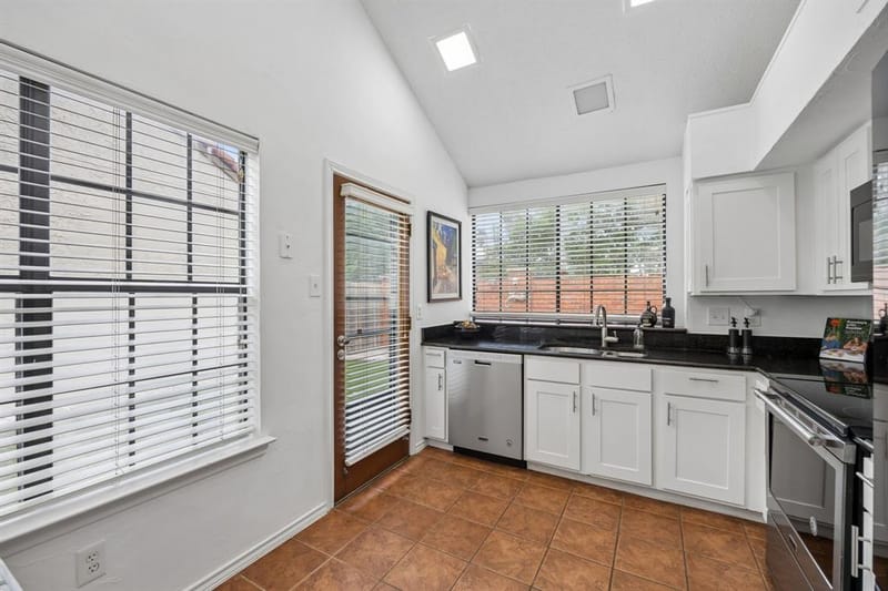 623 Rancho Circle, Irving TX 75063 - Photo 13
