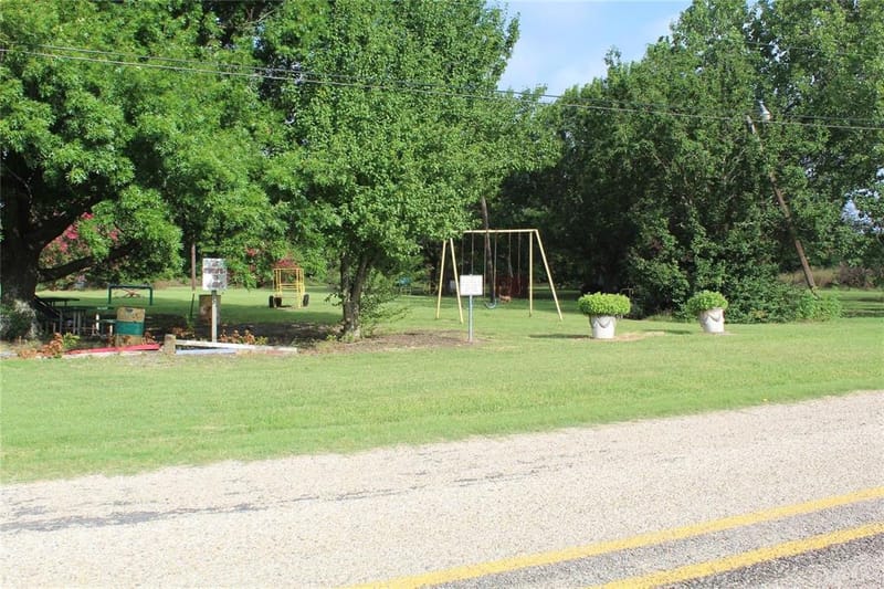 402 Cleveland Street, Bailey TX 75452 - Photo 12