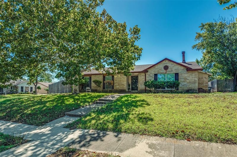 1202 Canyon Oaks Drive, Lancaster TX 75146