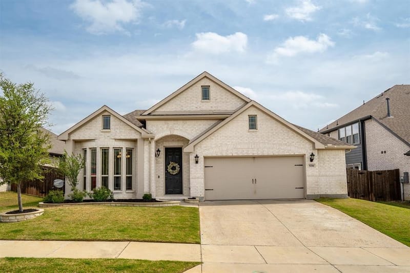 9201 Amistad Lane, Denton TX 76226 - Photo 2