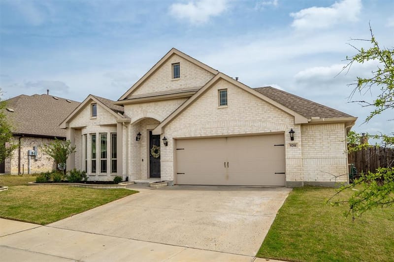 9201 Amistad Lane, Denton TX 76226