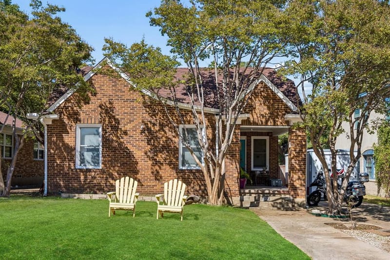 823 Kidd Springs Drive, Dallas TX 75208