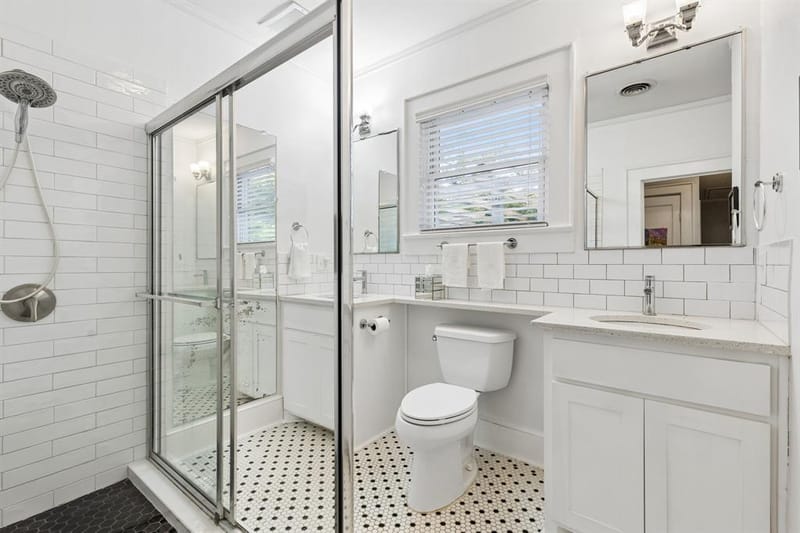823 Kidd Springs Drive, Dallas TX 75208 - Photo 11