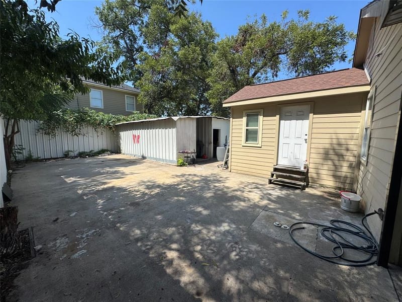 407 S Garrett Avenue, Dallas TX 75223 - Photo 18