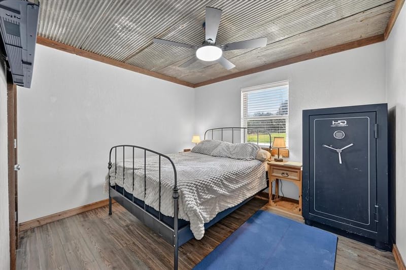 504 W Clay Street, Montague TX 76251 - Photo 20