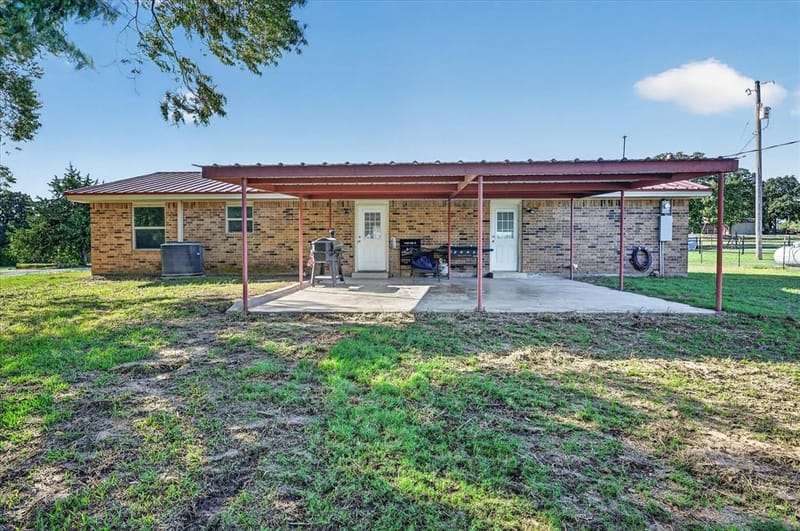 504 W Clay Street, Montague TX 76251 - Photo 24