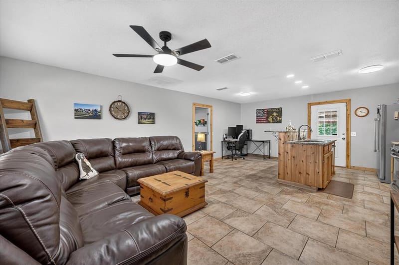 504 W Clay Street, Montague TX 76251 - Photo 8