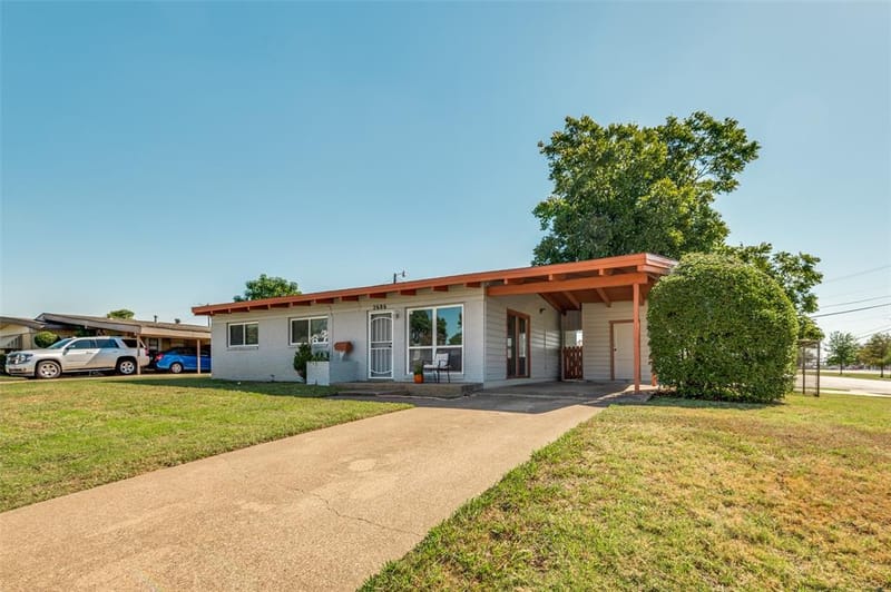 2686 Roger Williams Drive, Irving TX 75061 - Photo 2