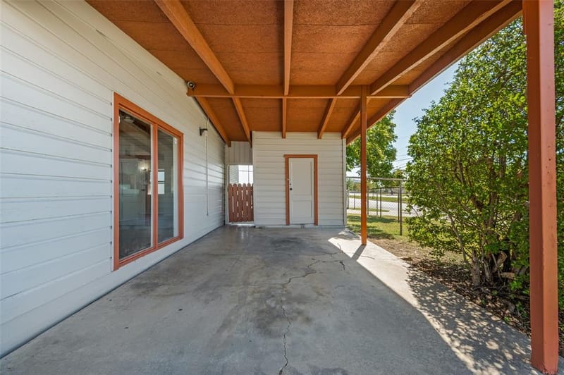 2686 Roger Williams Drive, Irving TX 75061 - Photo 3