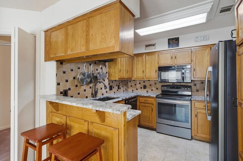 4202 Windhurst Drive, Arlington TX 76015 - Photo 14