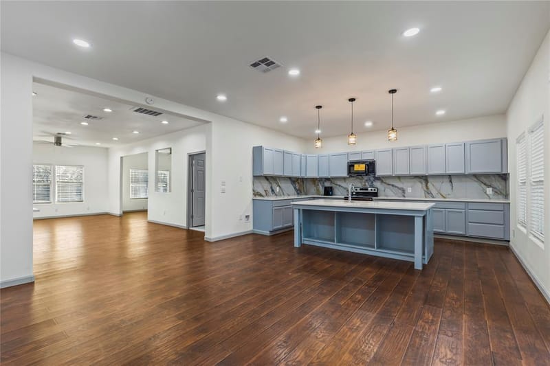 1207 E Russell Avenue, Carrollton TX 75006 - Photo 12