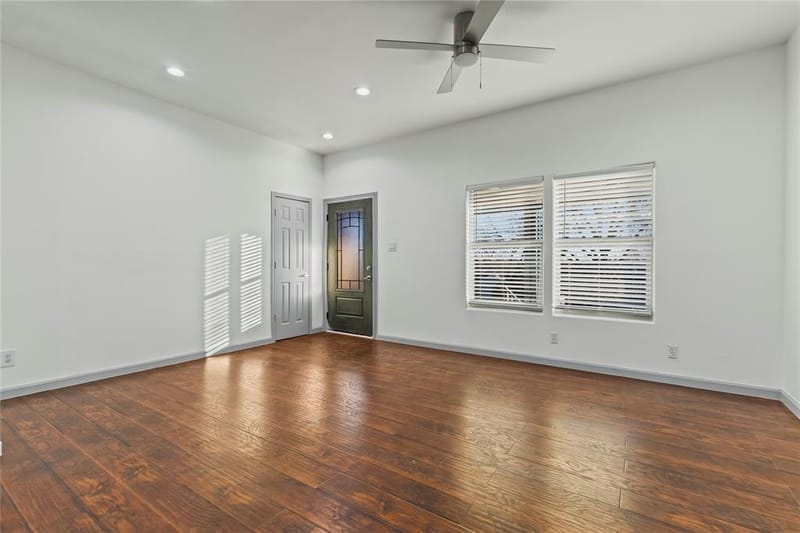 1207 E Russell Avenue, Carrollton TX 75006 - Photo 26