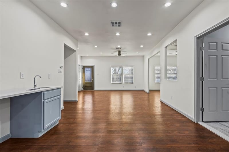 1207 E Russell Avenue, Carrollton TX 75006 - Photo 28