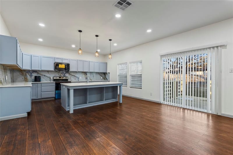 1207 E Russell Avenue, Carrollton TX 75006 - Photo 10