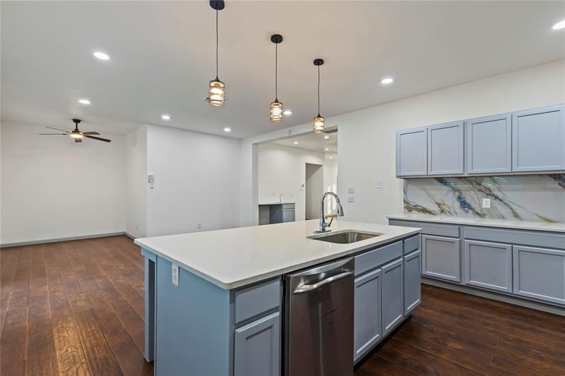1207 E Russell Avenue, Carrollton TX 75006 - Photo 33
