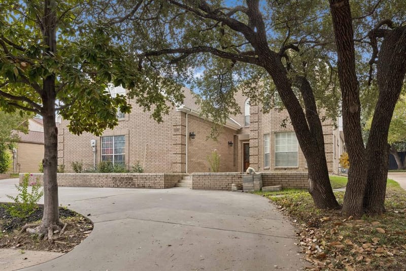 6422 Covecreek Place, Dallas TX 75240 - Photo 2