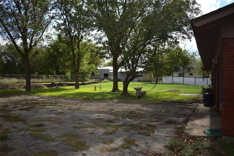 211 S College Street, Itasca TX 76055 - Photo 7