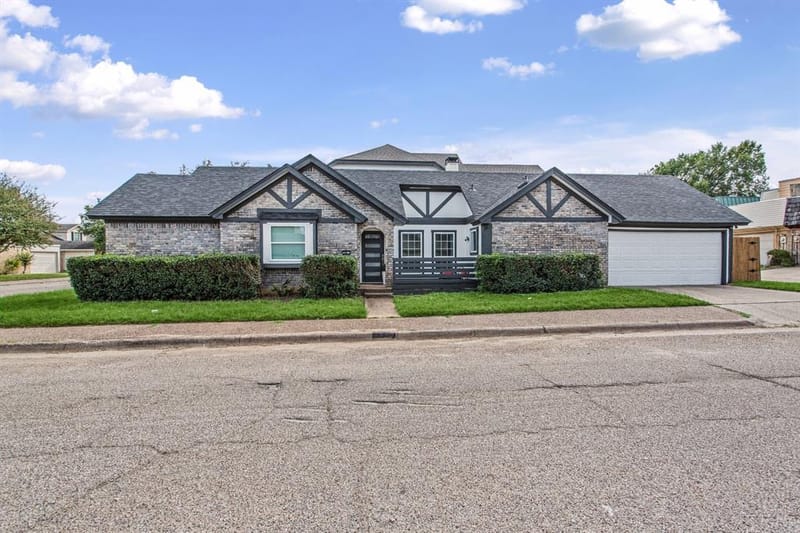 2224 Brigadoon Court, Arlington TX 76013
