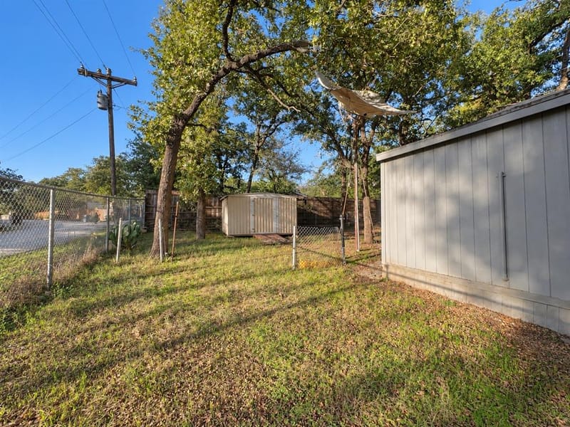 632 Cumberland Trail, Valley View TX 76272 - Photo 12