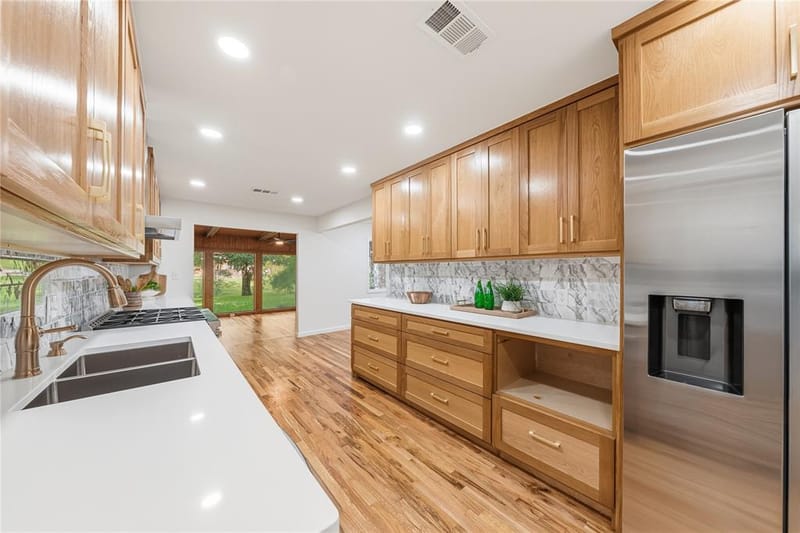 3905 Shady Valley Drive, Arlington TX 76013 - Photo 8