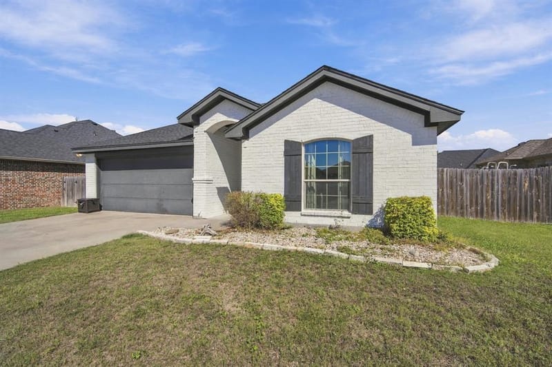 425 Stoneridge Drive, Hillsboro TX 76645 - Photo 3