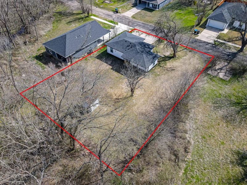 1112 Marshall Street, Greenville TX 75401 - Photo 9