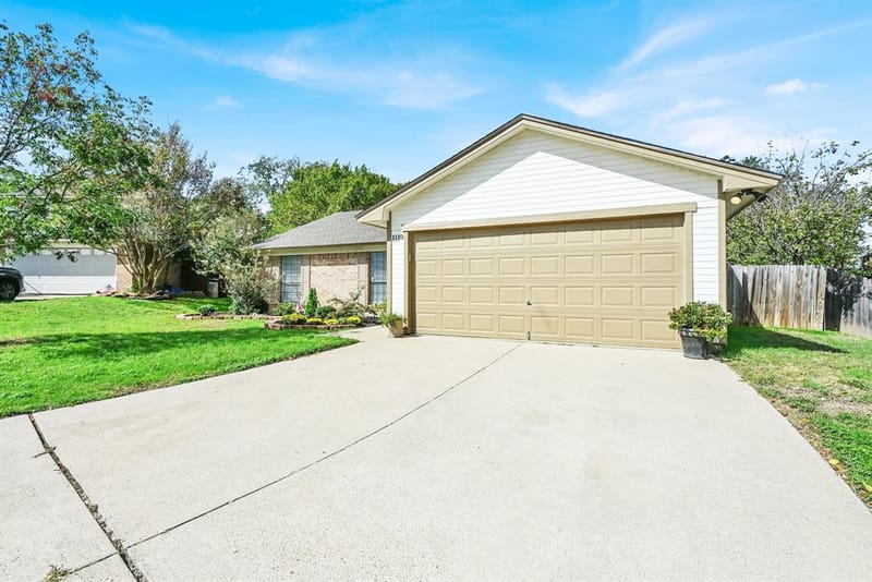 1110 W Cozby Court W, Benbrook TX 76126