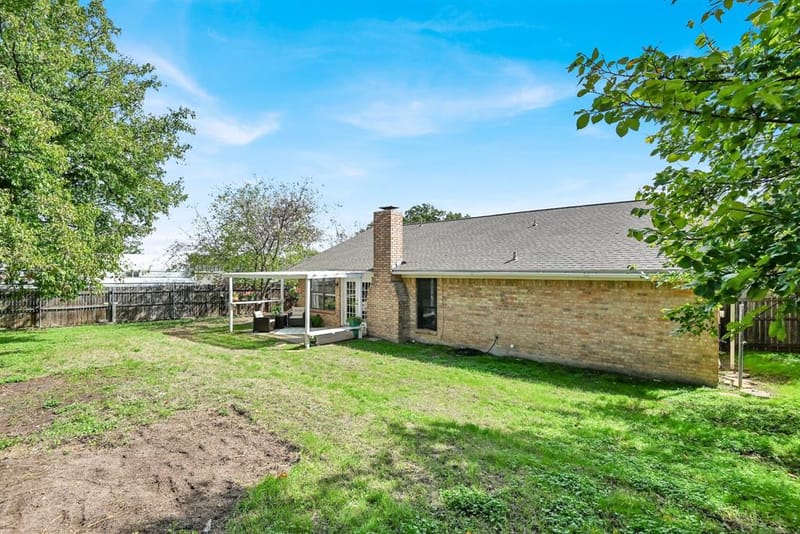 1110 W Cozby Court W, Benbrook TX 76126 - Photo 20