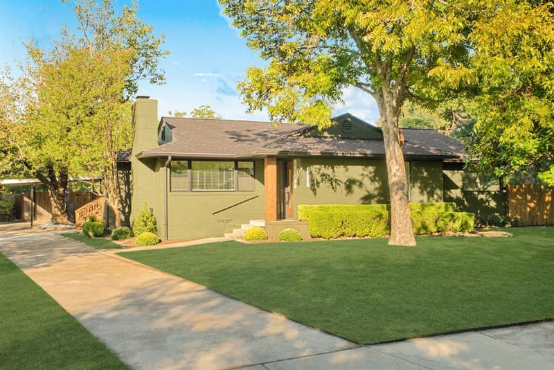 1631 Macmanus Drive, Dallas TX 75228 - Photo 2