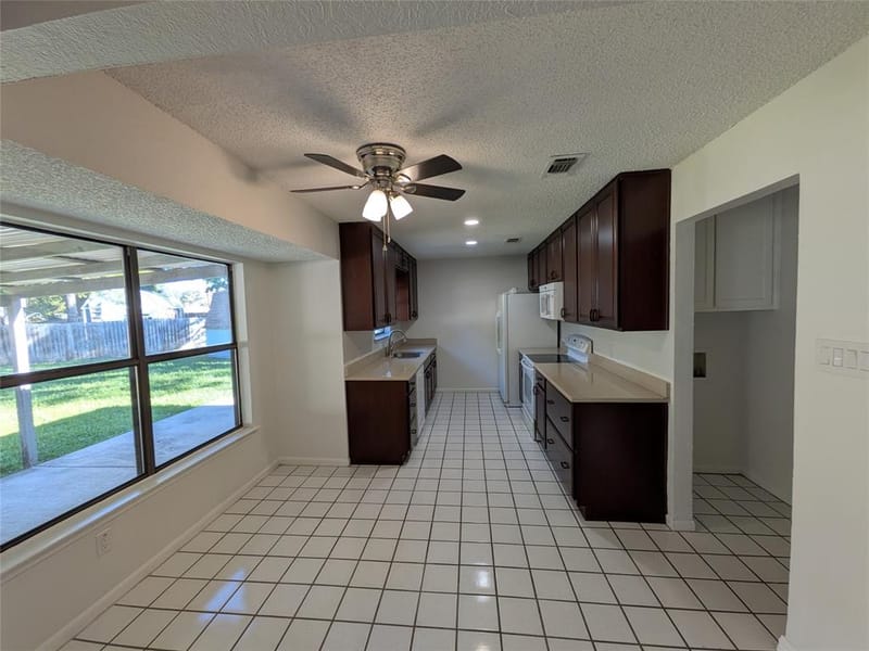 1104 Thistle Court, Benbrook TX 76126 - Photo 6