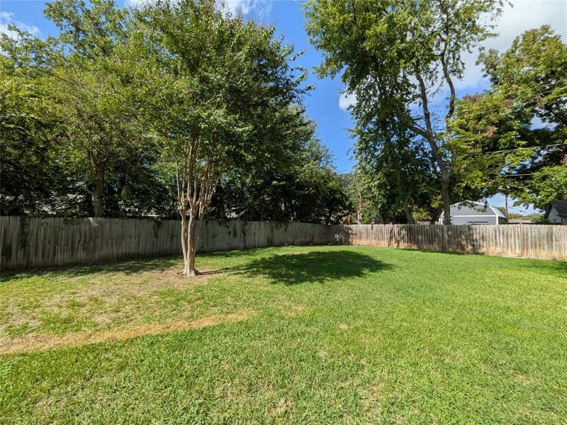1104 Thistle Court, Benbrook TX 76126 - Photo 4