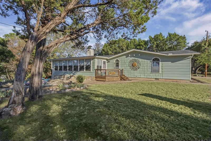 1118 Hidden Cove Trail, Granbury TX 76049