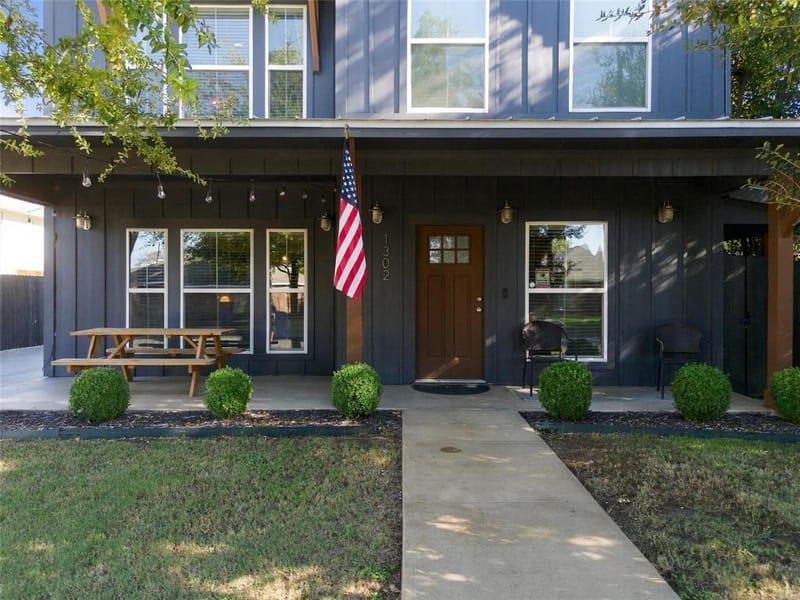 1302 Bagby Avenue, Waco TX 76706 - Photo 2