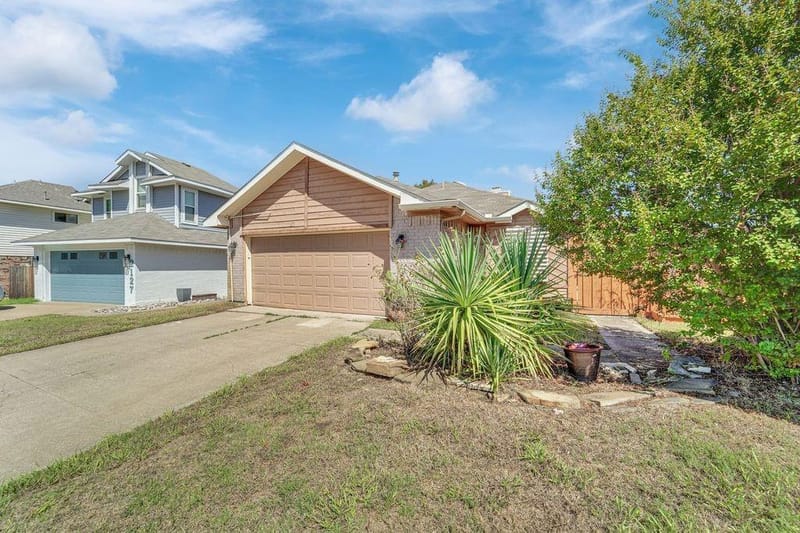 2129 Stradivarius Lane, Carrollton TX 75007 - Photo 3