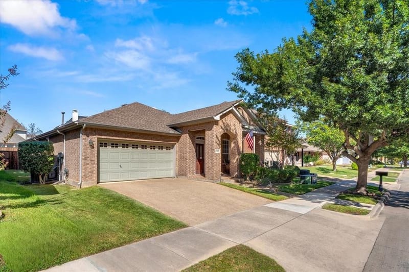 5612 Hampshire Drive, McKinney TX 75070 - Photo 2