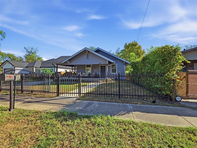 1328 Elmwood Avenue, Fort Worth TX 76104 - Photo 2