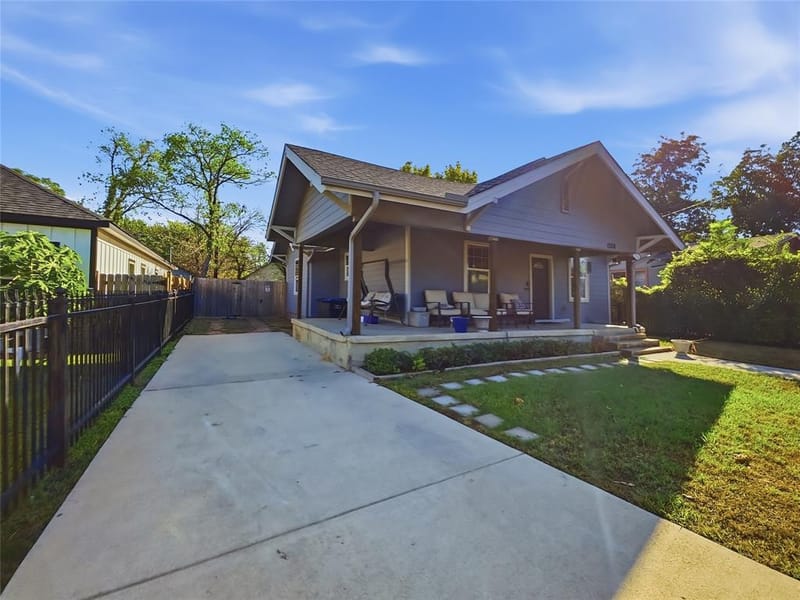 1328 Elmwood Avenue, Fort Worth TX 76104