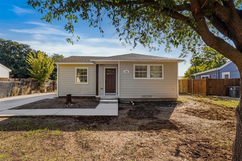 715 Scott Drive, Arlington TX 76012 - Photo 2